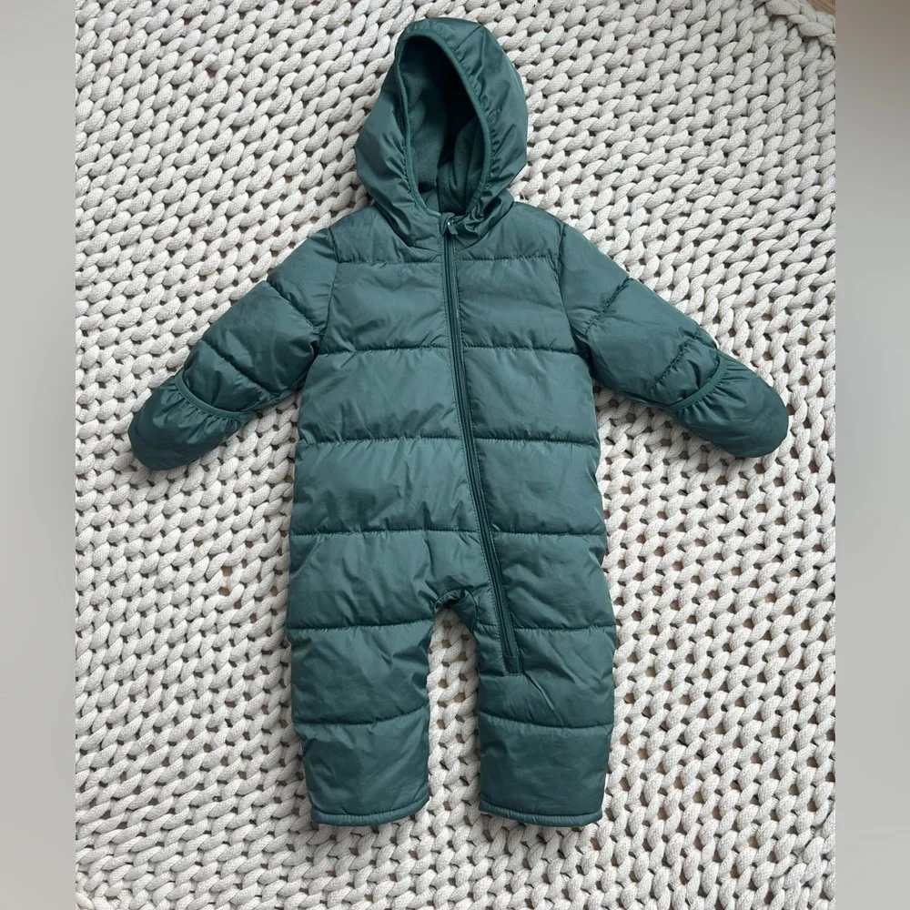 Old Navy 12-18m green snow suit with hood and hand covers